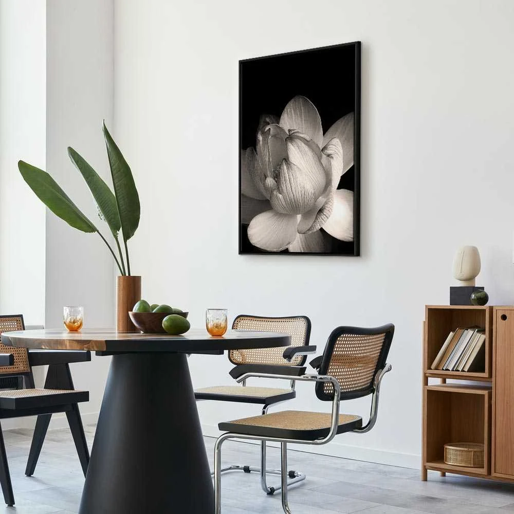 Artgeist Paveikslas - Delicacy of Petals in Nature (1-part) - Flower in Juodas and Baltas
