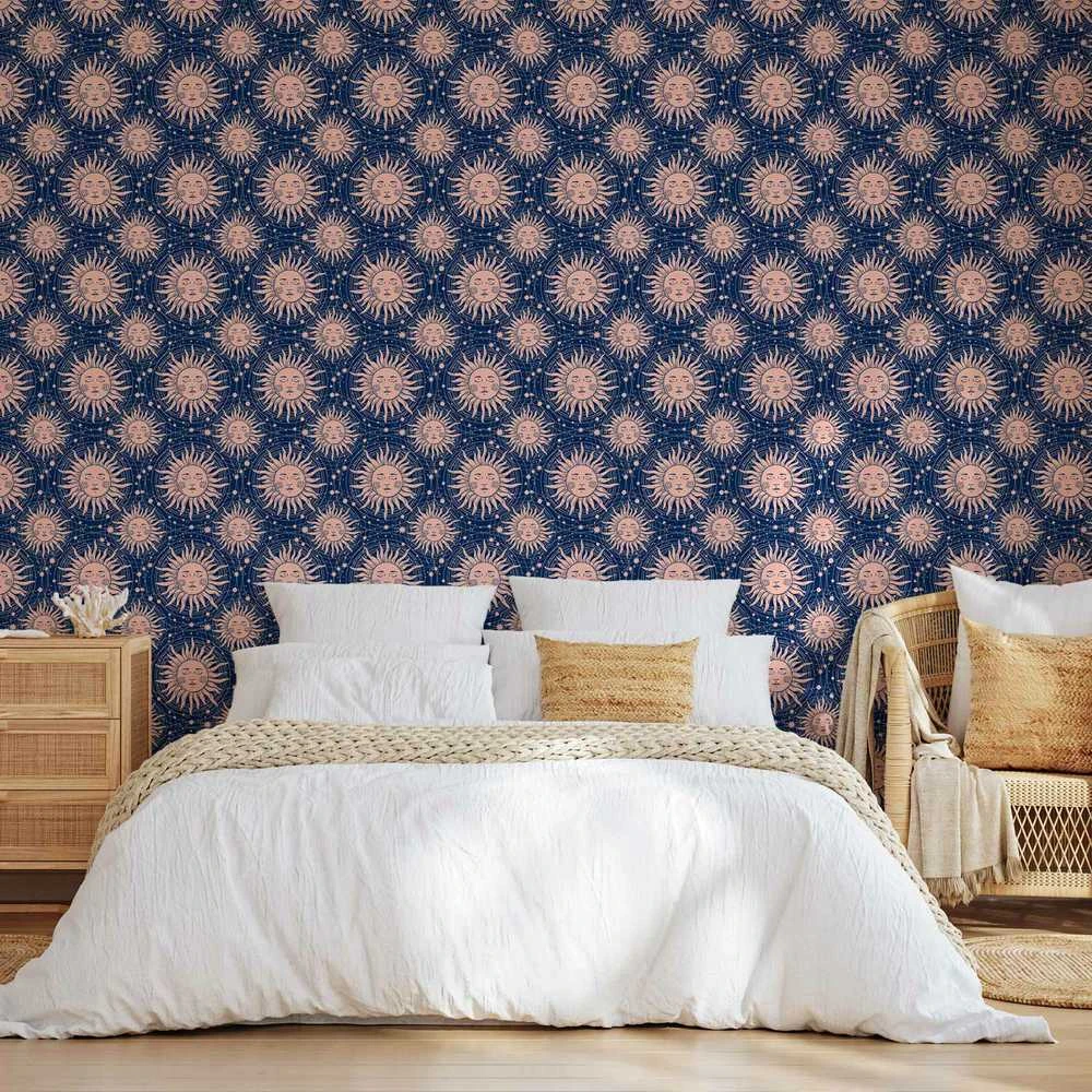 Artgeist Tapetas - Sunny Patterns - Repeating sun motif on a navy background.
