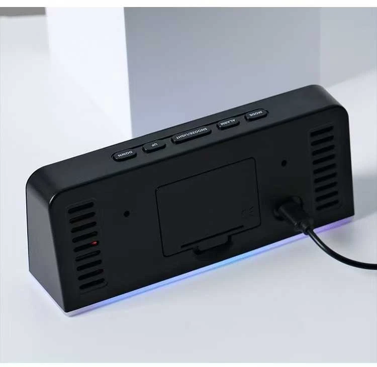 Modernus RGB LED stalinis laikrodis su savaitės dienų indikacija ir spalvotu apšvietimu