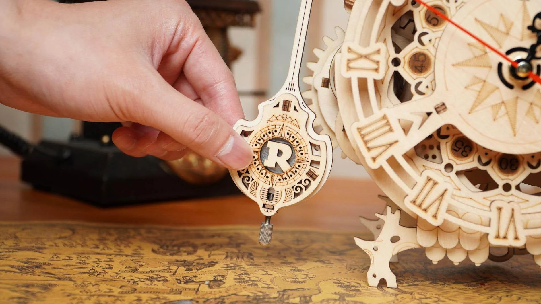 Robotime 3D medinis mechaninis konstruktorius LAIKRODIS PELĖDA
