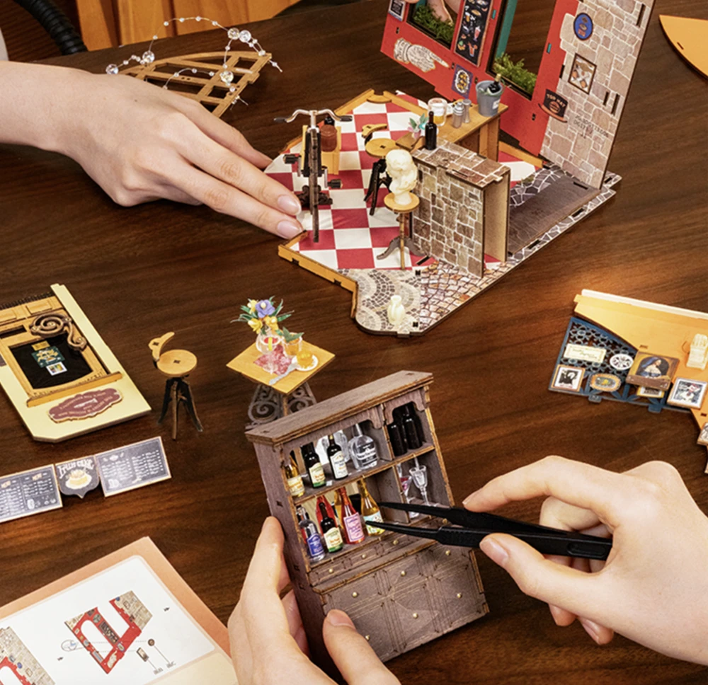 Robotime Mini namas 3D konstruktorius Rolife Cheers Bar & Dining