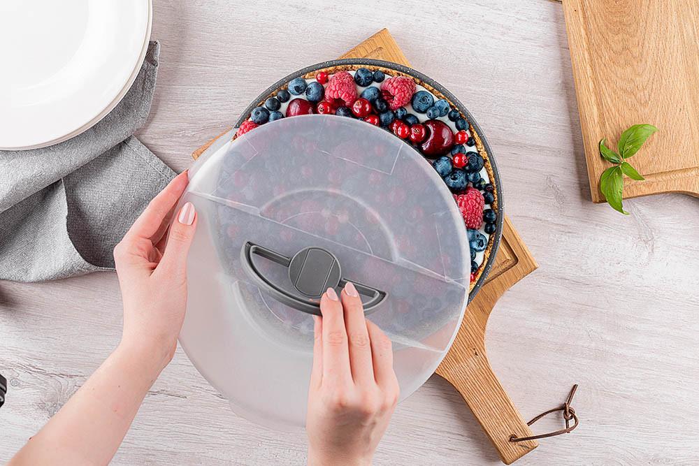 Lumarko torto forma, 26 cm, su plastikiniu dangteliu ir rankena