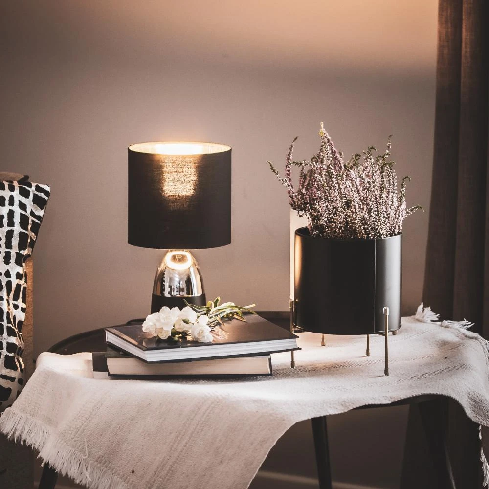 Lumarko Juodas and sidabrinis table lamp with a metal base, 16x31 cm