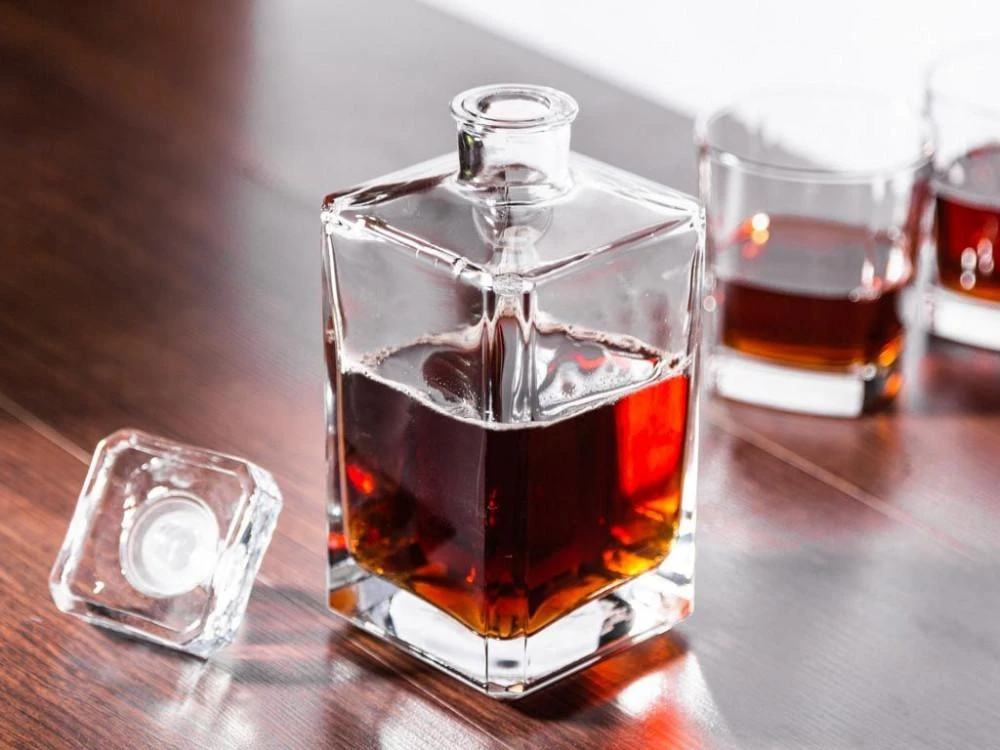 Lumarko Square carafe Burbon 0,7 L (color box)