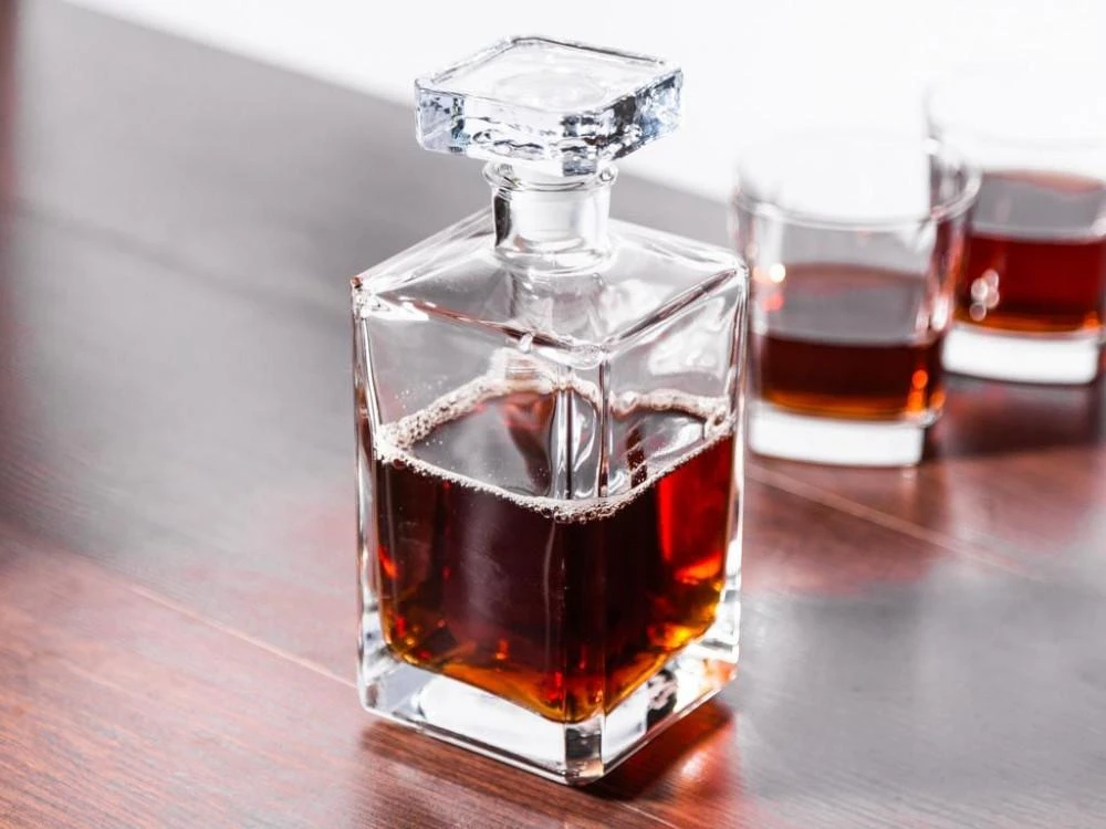 Lumarko Square carafe Burbon 0,7 L (color box)