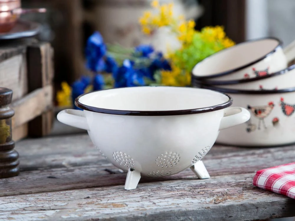 CREAM Emaliuotas kiaurasamtis 22,5 cm kreminės spalvos
