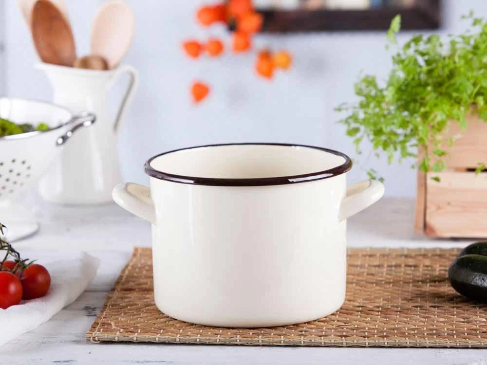 Altom Design Emaliuotas tiesus puodas, 3,3 l; skersmuo 18 cm; aukštis 14 cm, kreminės spalvos