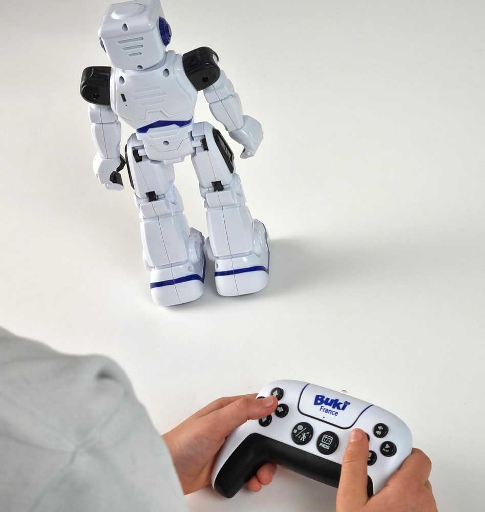 Buki France Robotas Marko, Buki