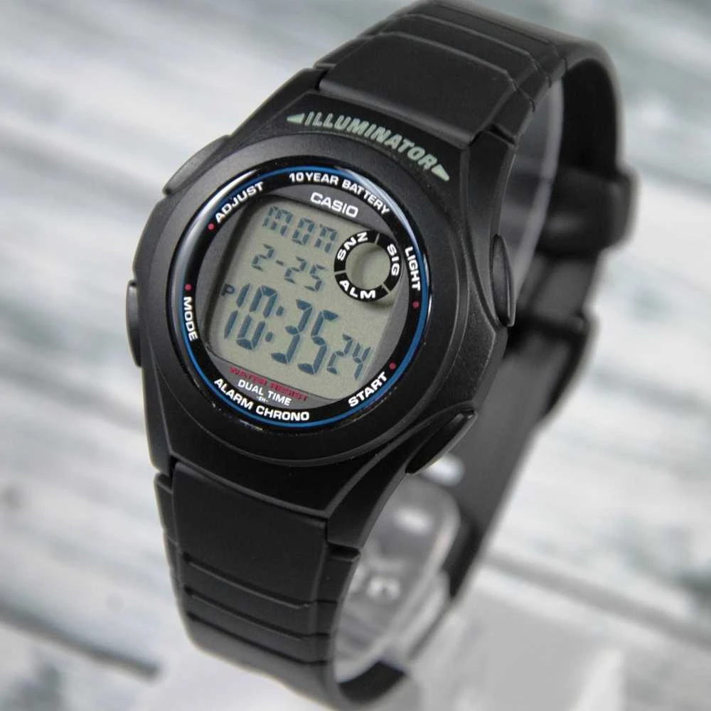 Casio F-200W-1AEF rankinis laikrodis Elektroninis Kištukinis Juoda