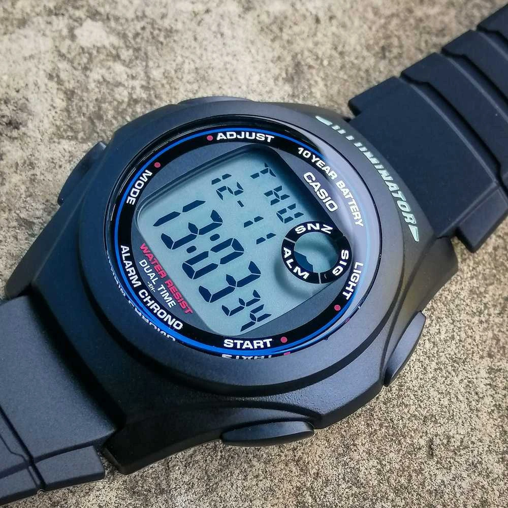 Casio F-200W-1AEF rankinis laikrodis Elektroninis Kištukinis Juoda