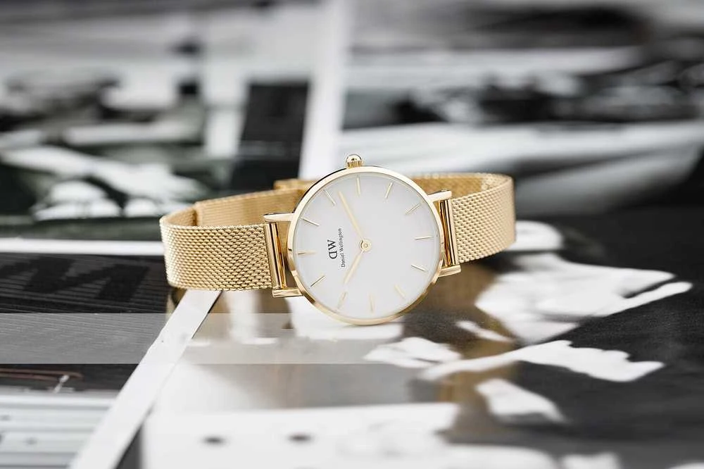 Laikrodis DANIEL WELLINGTON WOMEN'S WATCH DW00100350 - Petite Evergold 28mm