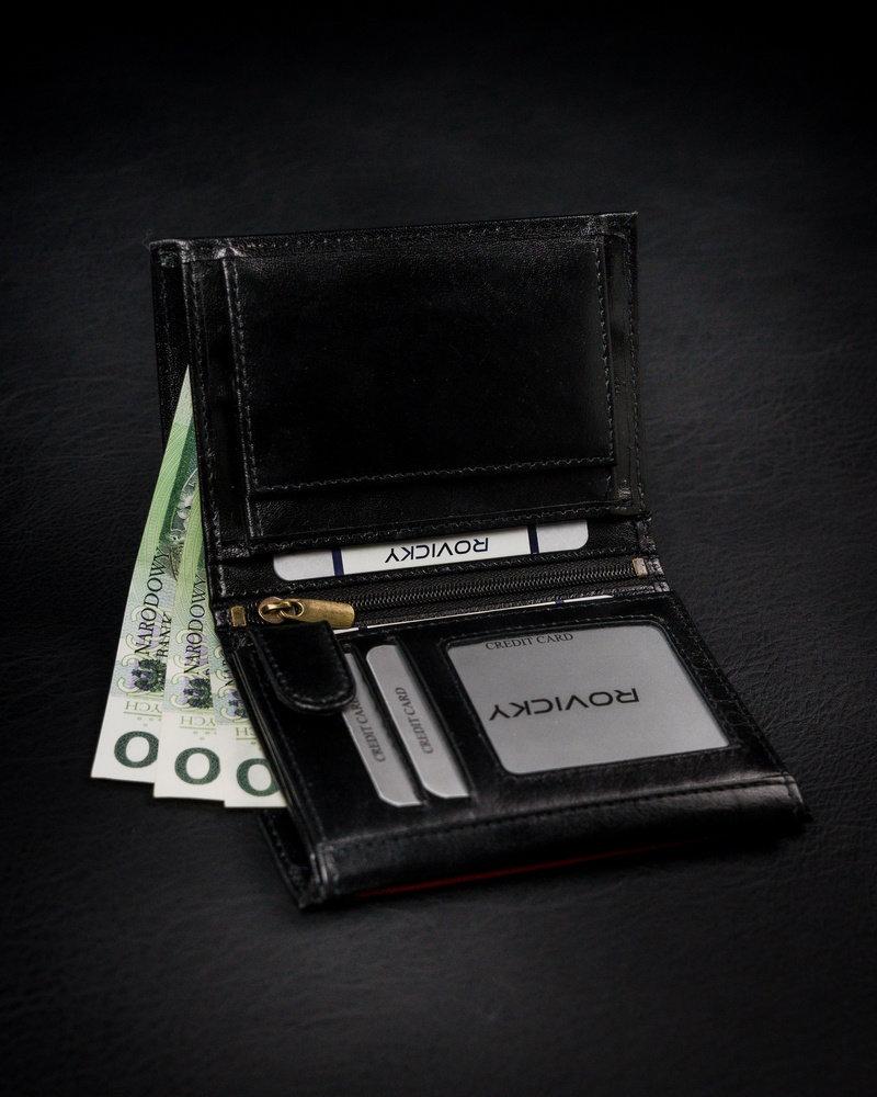 Gausiai komplektuota vyriška piniginė iš natūralios RFID grūdėtos odos – Rovicky