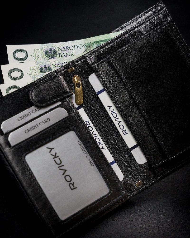 Gausiai komplektuota vyriška piniginė iš natūralios RFID grūdėtos odos – Rovicky