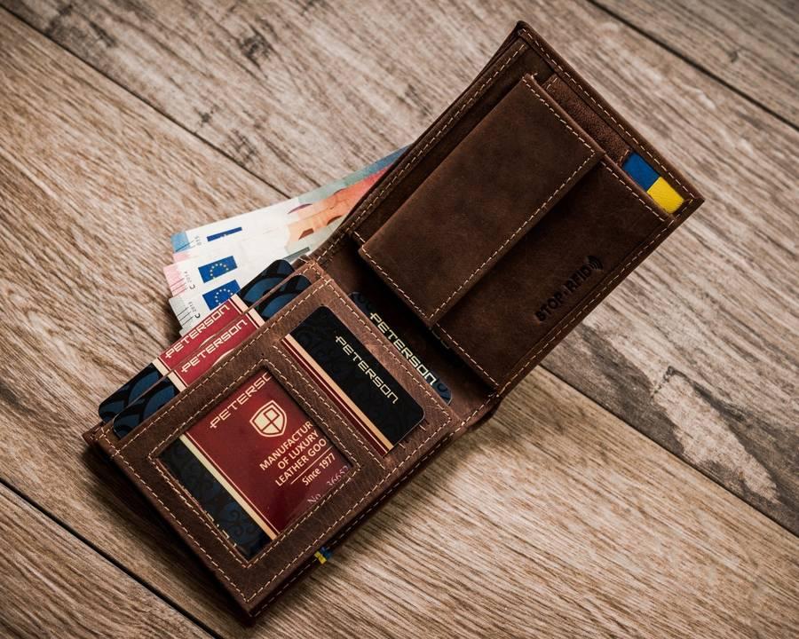 Vyriška odinė piniginė horizontaliai su RFID sistema Petersonas
