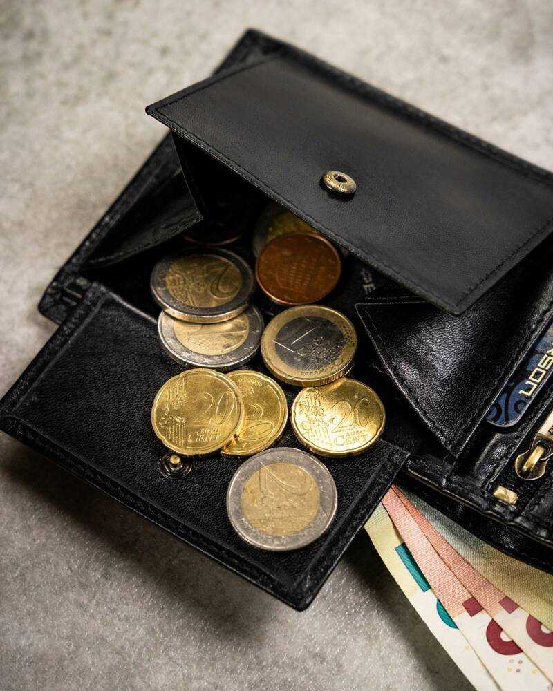 Dovanų rinkinys: elegancki skórzany portfel, etui na karty i Pakabutis - Peterson