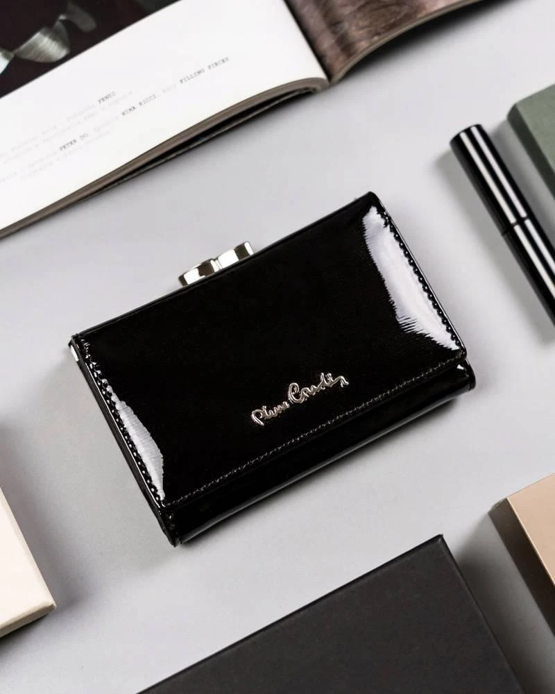Natūralios odos moteriška piniginė Pierre Cardin 05 LINE 117, juoda