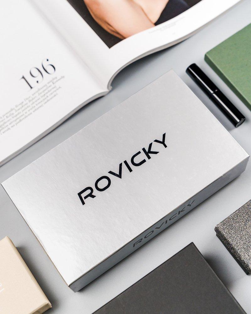 Vertikali moteriška piniginė iš buivolo odos, užsegama užsegimu, RFID Rovicky