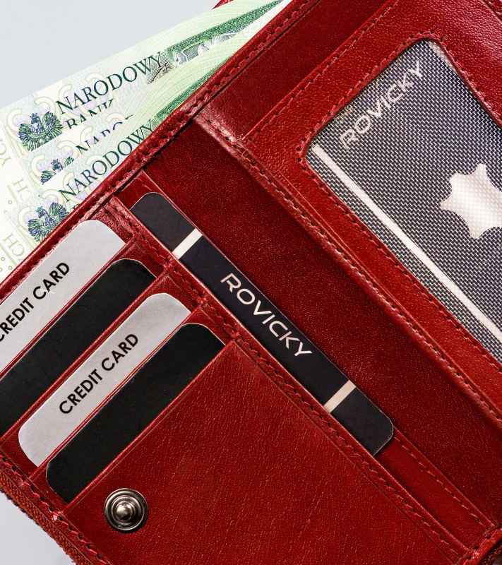 Vertikali moteriška piniginė iš buivolo odos, užsegama užsegimu, RFID Rovicky