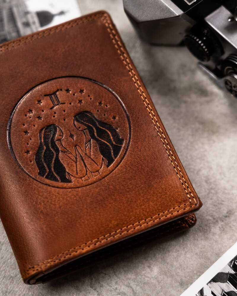 Didelis odinis vyriškas piniginė su išspaustu zodiako ženklu - Peterson