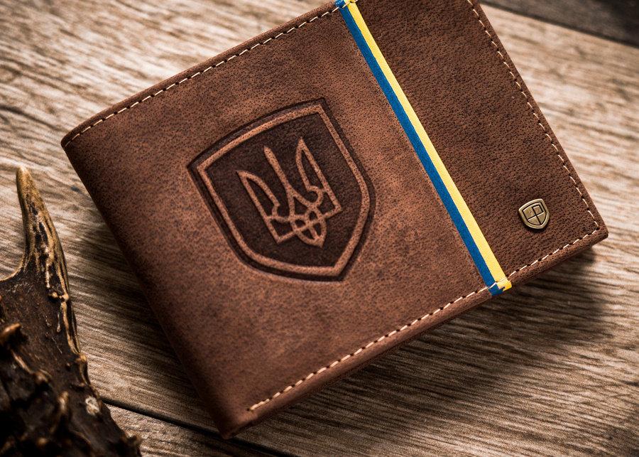 Vyriška nubuko piniginė su Ukrainos emblema — Petersonas