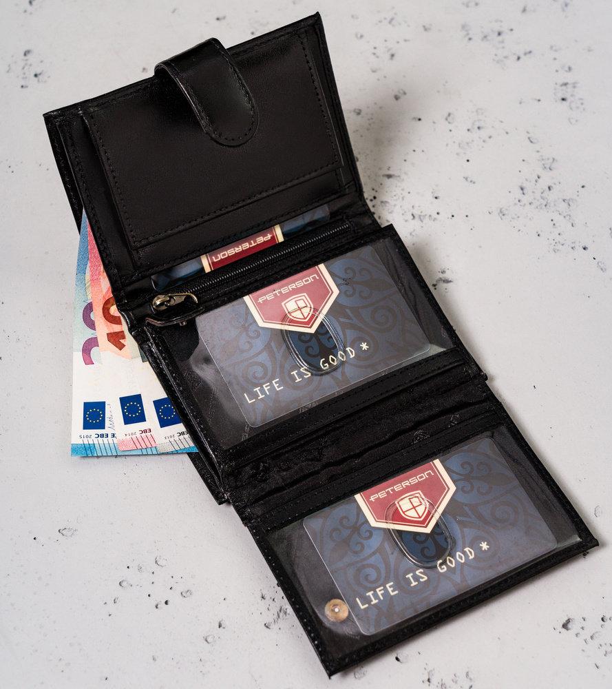 Odinė kortelių piniginė turi RFID Protect sistemą. Petersonas