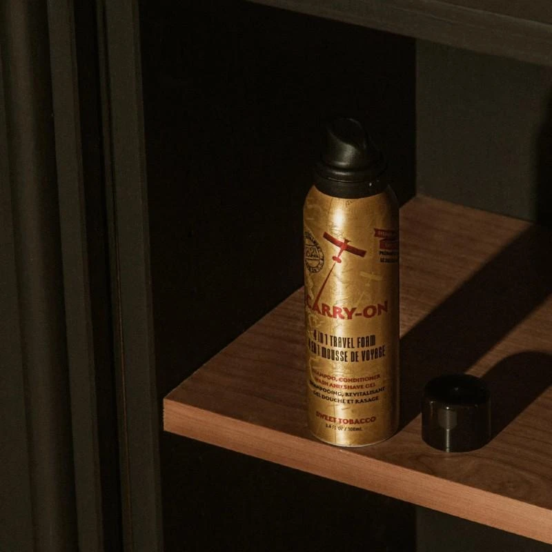1821Manmade 18.21 Man Made daugiafunkcė priemonė vyrams 18.21 ManMade 4 in 1 Carry On Travel Foam Sweet Tobacco, 100 ml