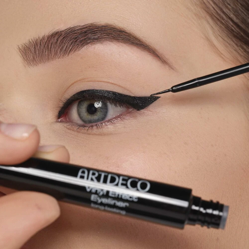 Artdeco Vinyl Effect Long-Lasting Akių apvadas skystas akių kontūro apvadas, atspalvis: 10 Juodas, 4.5 ml