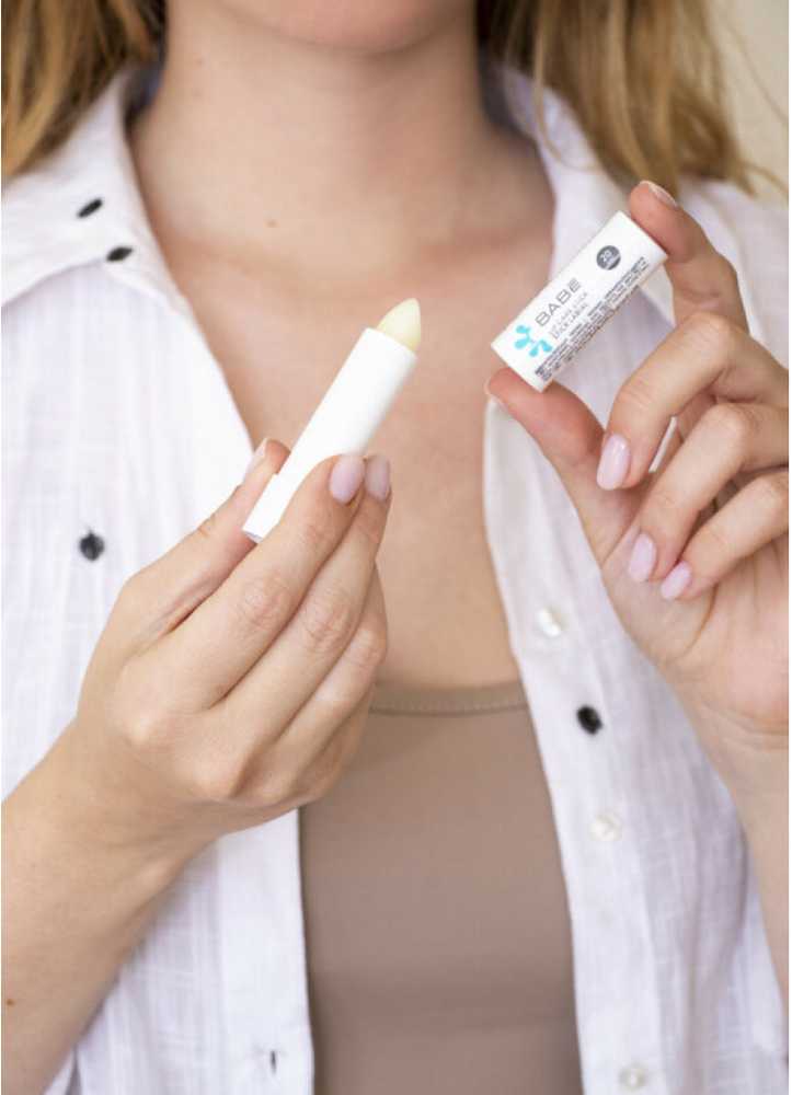 Babe Lip Care Stick SPF 20 lūpų balzamas, 4 g
