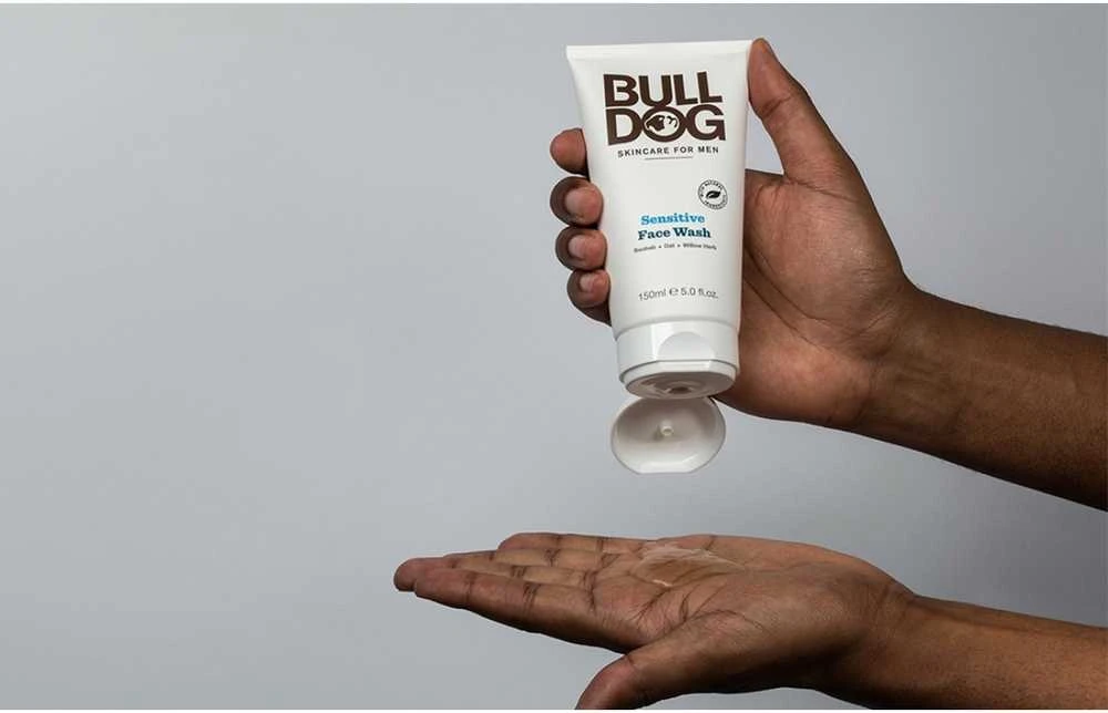 „Bulldog“ valomasis gelis vyrams jautriai odai „Sensitiv e“ veido prausiklis, 150 ml
