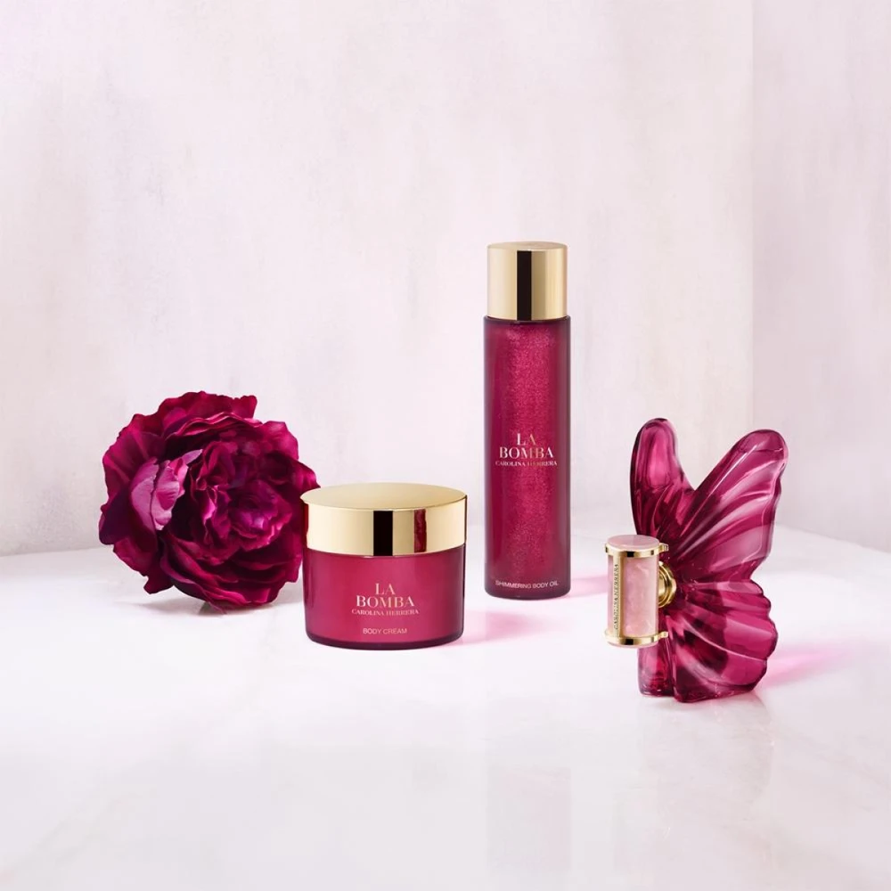 Žvilgesio suteikiantis kūno aliejus Carolina Herrera La Bomba Shimmering Body Oil, 150 ml