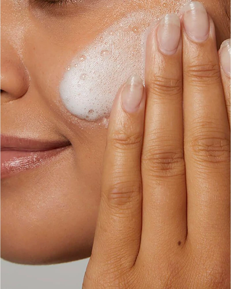 Drėkinamasis putojantis veido ir kūno prausiklis normaliai ir sausai odai Hydrating Cream-to-Foam Cleanser, 236 ml
