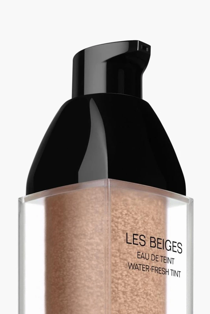 Chanel Les Beiges Vanduo-Fresh Tint lengva skysta pudra, atspalvis: Medium Light, 30 ml