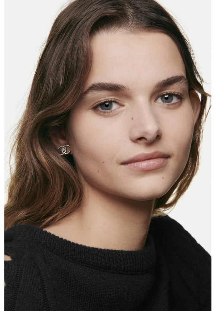 Veido pudra Chanel Poudre Universelle Libre Nr: 20 Clair, 30 g