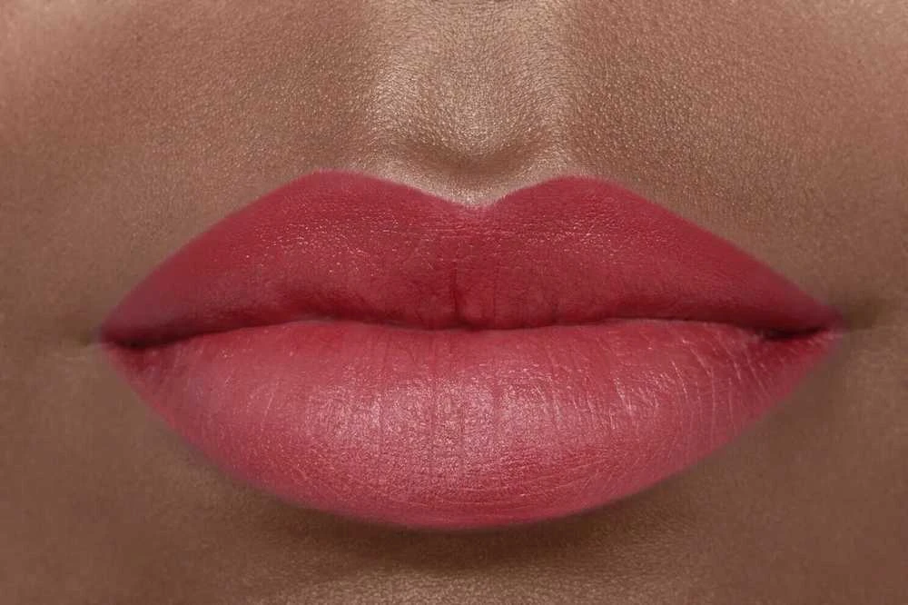 Chanel Rouge Allure Velvet švytintys matiniai lūpų dažai, 3,5 g, spalva: 43 - LA FAVORITE