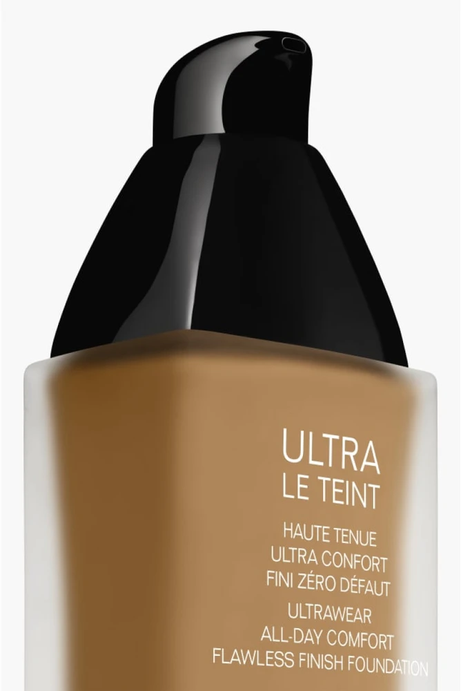 Chanel Ultra Le Teint Flawless Finish Fluid Foundation ilgai išliekanti tobulinanti kreminė pudra, matinis švytintis efektas, atspalvis: BD121, 30 ml