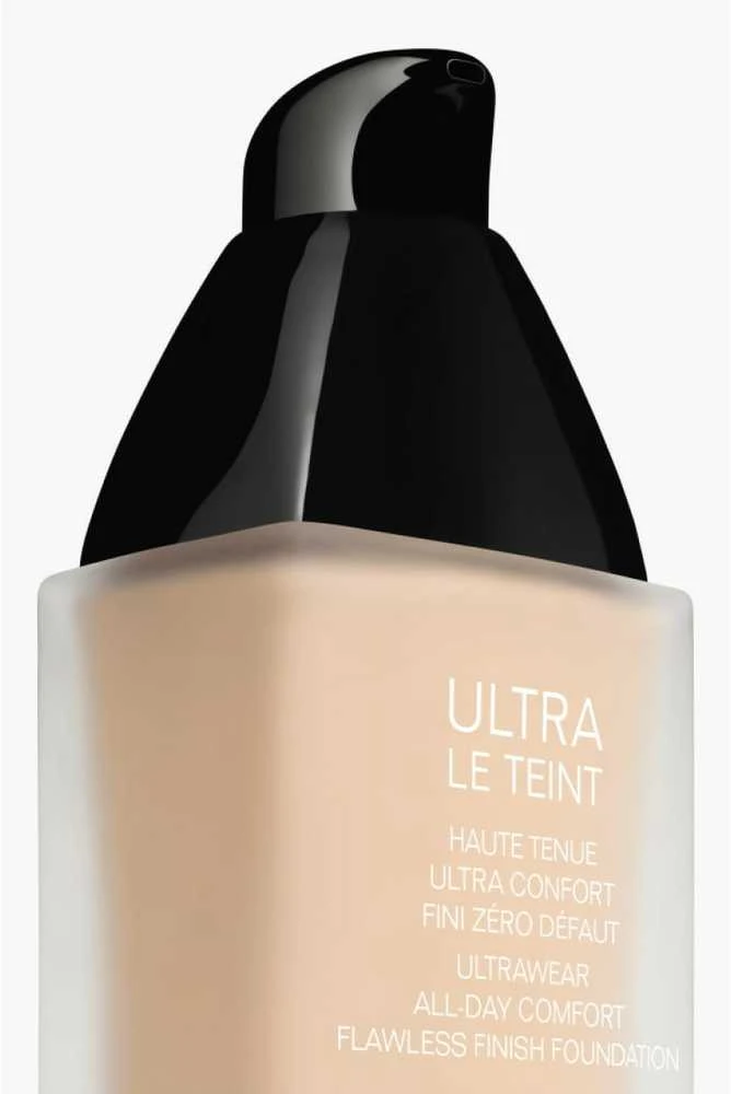 Chanel Ultra Le Teint Flawless Finish Fluid Foundation ilgai išliekanti tobulinanti kreminė pudra, matinis švytintis efektas, atspalvis: BR12, 30 ml