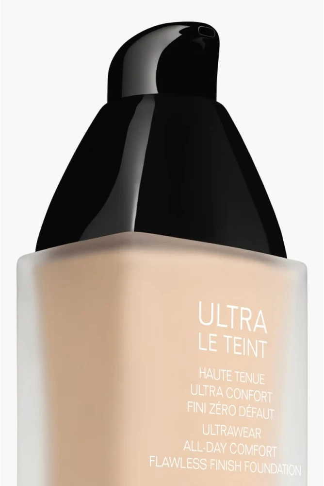 Chanel Ultra Le Teint Flawless Finish Fluid Foundation ilgai išliekanti tobulinanti kreminė pudra, matinis švytintis efektas, atspalvis: BR12, 30 ml