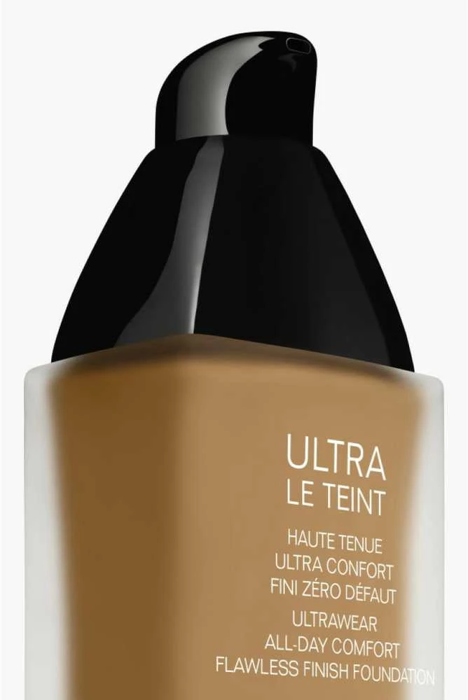 Chanel Ultra Le Teint Flawless Finish Fluid Foundation ilgai išliekanti tobulinanti kreminė pudra, matinis švytintis efektas, atspalvis: BD121, 30 ml