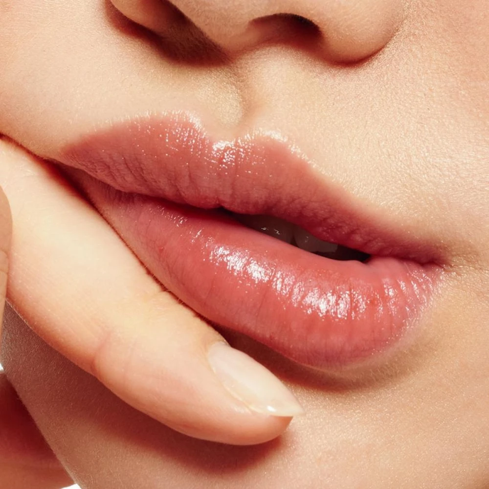Clinique Almost Lipstick ilgai išliekantys lūpų dažai, atspalvis: Nude Honey, 1.9 g