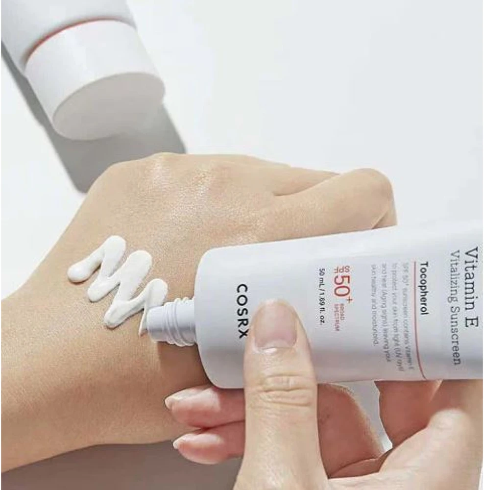 COSRX Vitalizuojantis kremas nuo saulės su vitaminu E SPF 50+ (Vitalizing Sunscreen) 50 ml