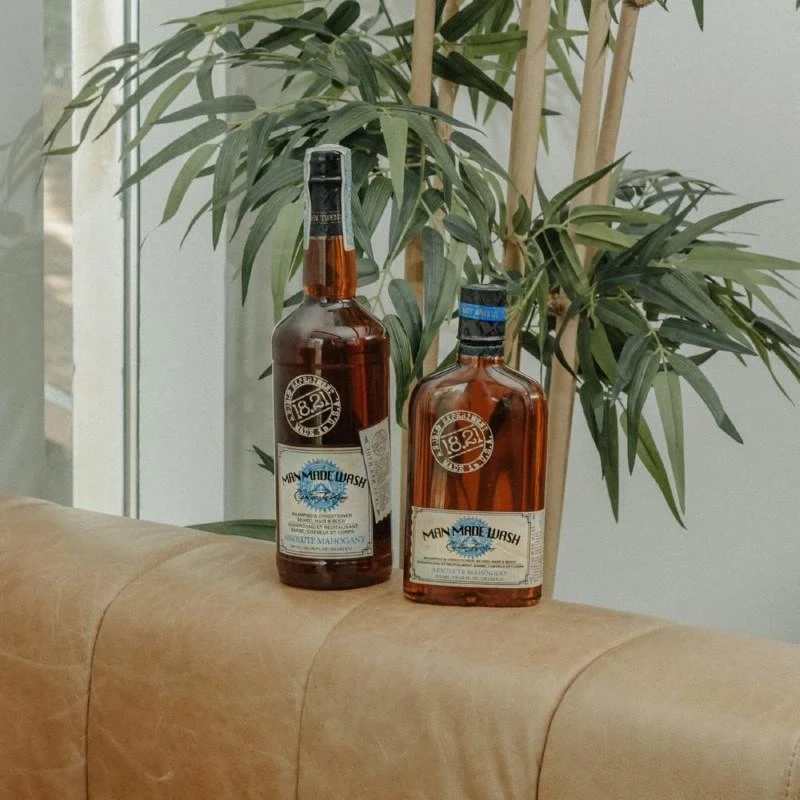 Daugiafunkcė priemonė vyrams 3 in 1: stiprinamasis šampūnas, kondicionierius ir kūno prausiklis viename 18.21 Man Made Wash Absolute Mahogany, 946 ml