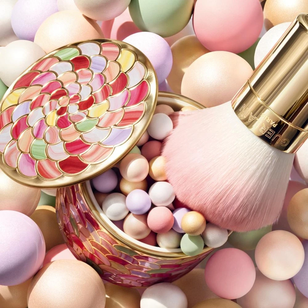 Pudros rutuliukai Guerlain GUERLAIN Météorites Light Revealing Pearls of Powder, atspalvis: 01 Pearly White / Blanc de Perle, 20 g