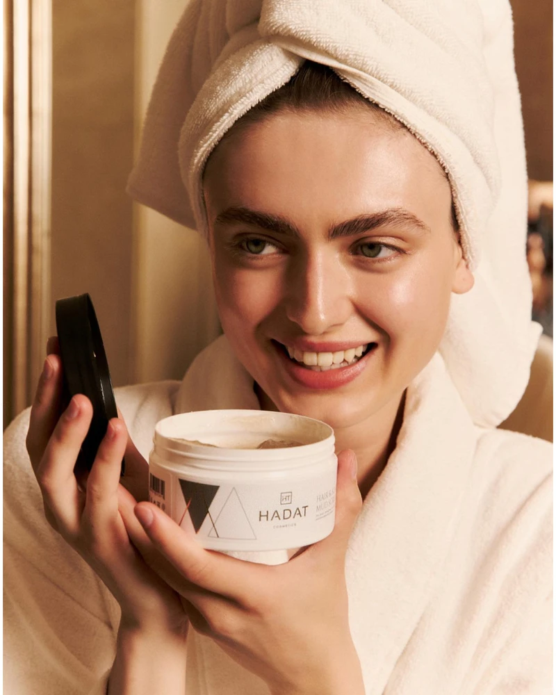 Hadat Cosmetics Hair & Scalp Mud Scrub galvos odos šveitiklis, 300 ml