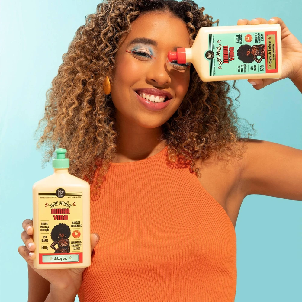 Lola Cosmetics Lola from Rio Meu Cacho Minha Vida Curl Defining Styling Kreminis formavimo kremas garbanotiems plaukams, 500 ml