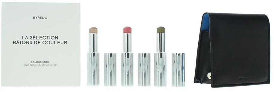 Mėlynas rinkinys Byredo: Colour Stick daugiafunkcis akių šešėlių pieštukas 509 Solar Flare 3,5 g + Colour Stick daugiafunkcis akių šešėlių pieštukas 509 Kumato Face 3,5 g + Colour Stick daugiafunkcis akių šešėlių pieštukas 509 Flower Play 3,5 g + Byredo GWP odinė kosmetinė