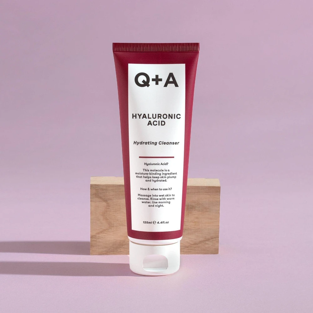 Q+A Hyaluronic Acid Hydrating Valiklis Drėkinamasis veido prausiklis, 125 ml