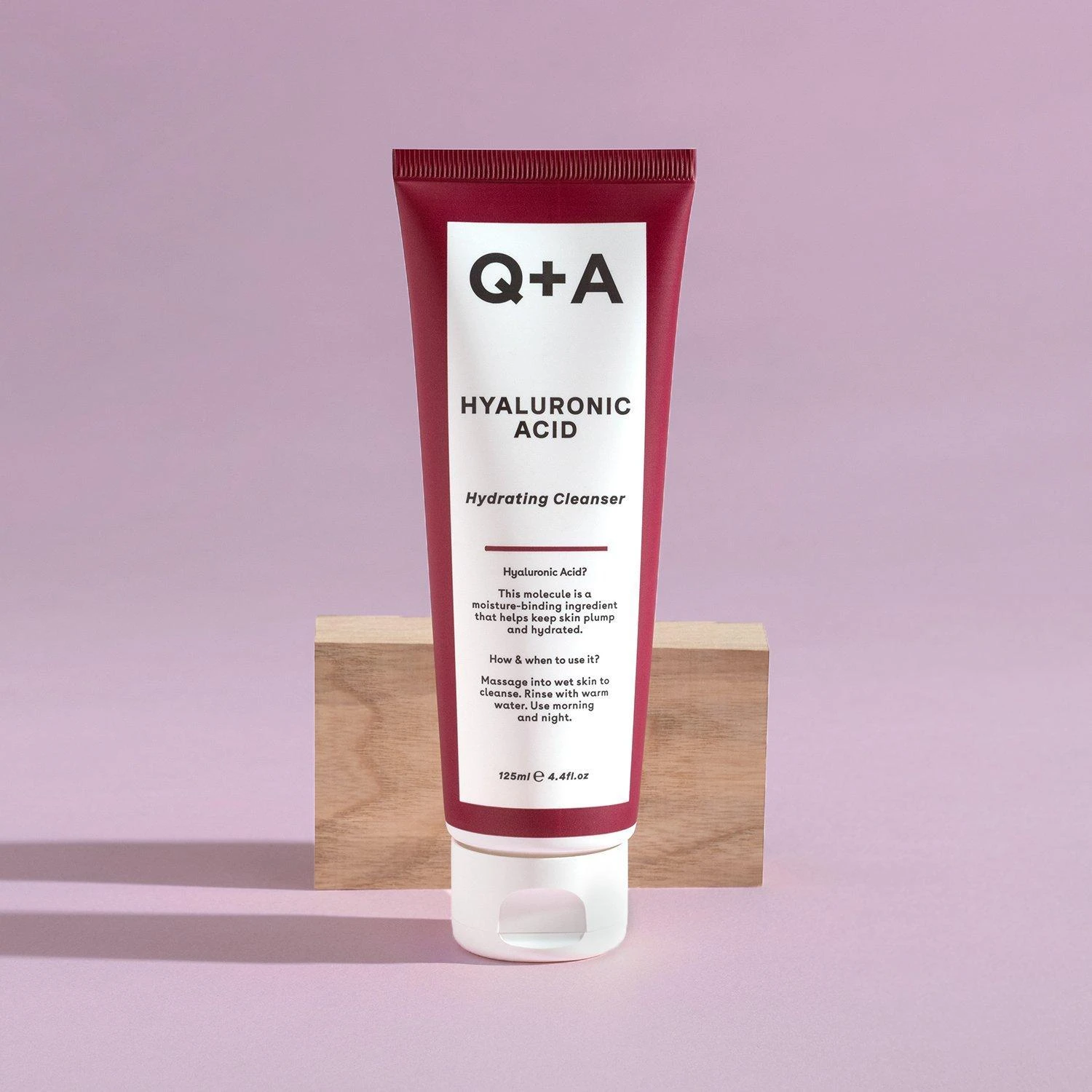 Q+A Hyaluronic Acid Hydrating Valiklis Drėkinamasis veido prausiklis, 125 ml