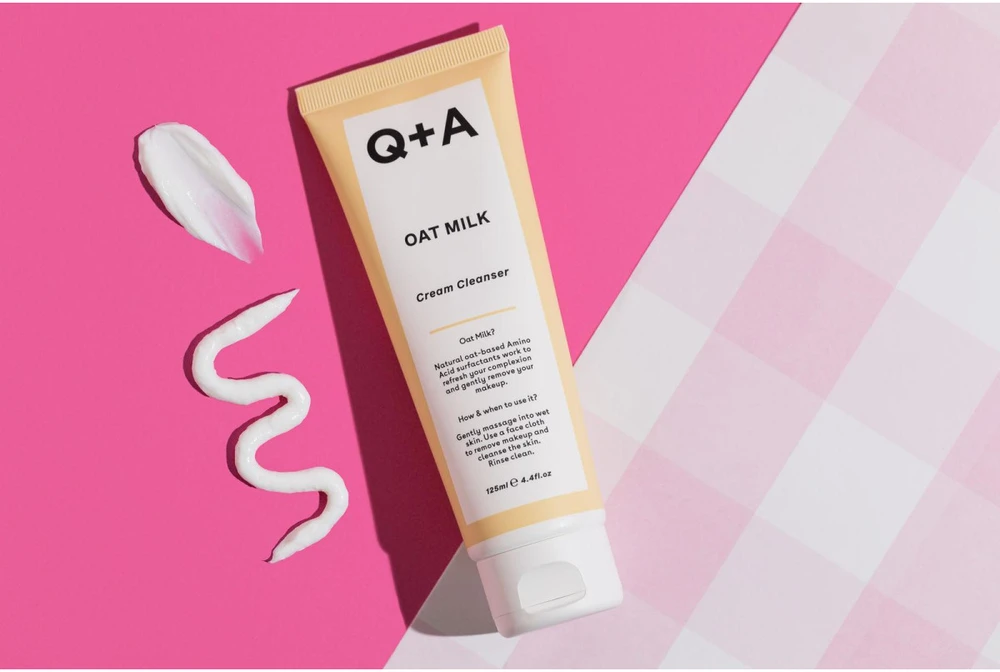 Q+A Oat Milk Kreminis Valiklis Kreminis veido prausiklis, 125 ml