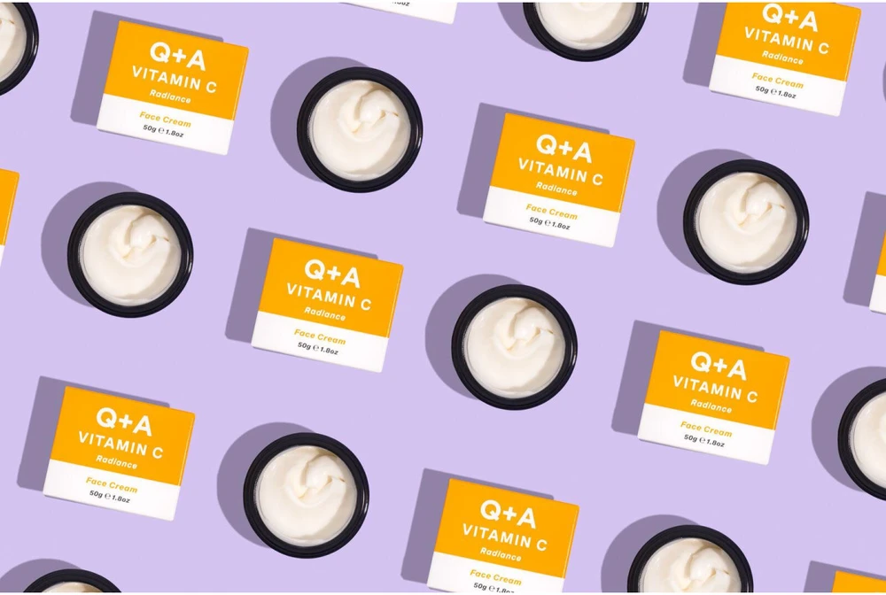 Q+A Vitamin C Radiance Face Kreminis skaistinamasis veido kremas, 50 g