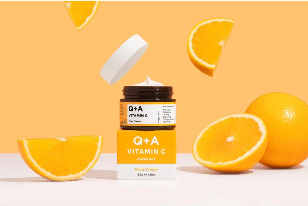 Q+A Vitamin C Radiance Face Kreminis skaistinamasis veido kremas, 50 g